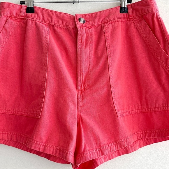 Universal Threads Women's Dusty Red Cotton Shorts, Size 14 - Picture 3 of 16